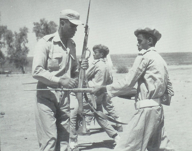 An Egyptian soldier showing a Yemeni recruit how to use a bayonet in the 1960s.