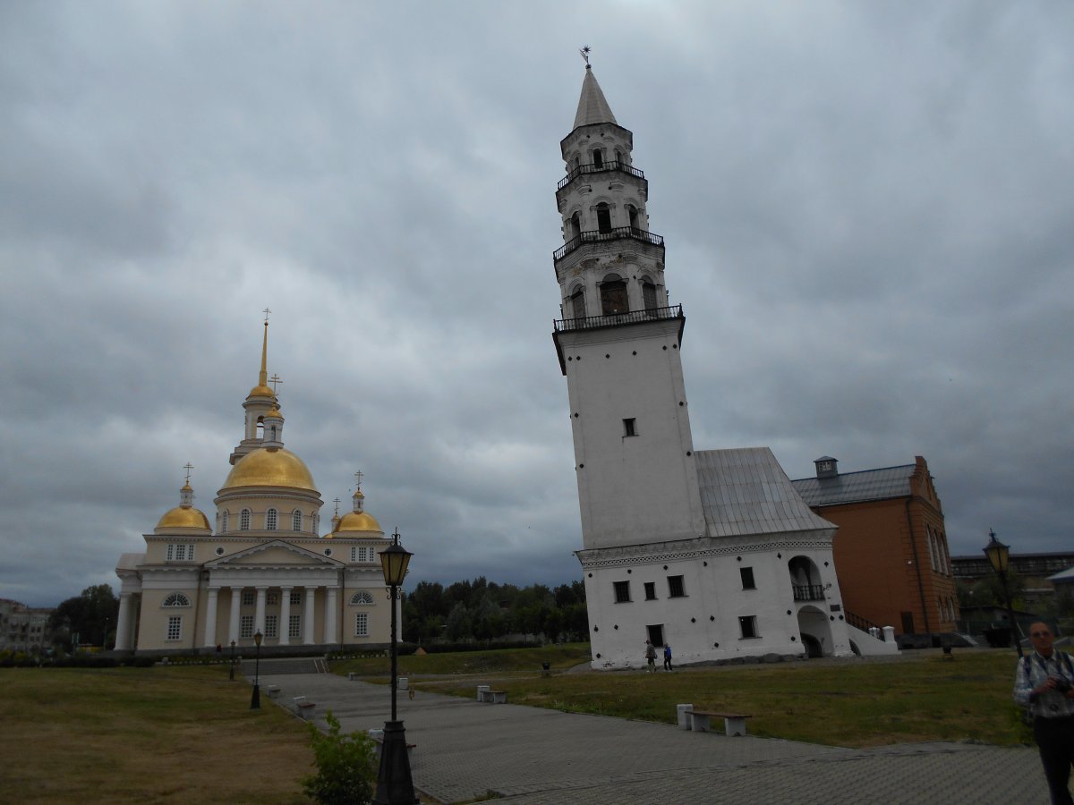 Russia’s famous leaning tower of Nev’iansk.