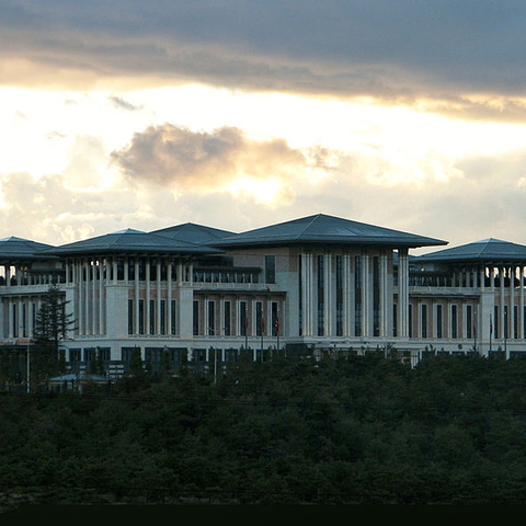 Ak Saray.